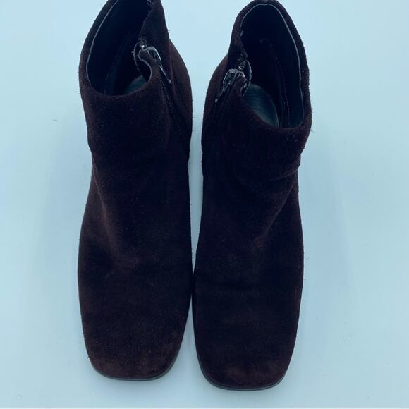 White Mountain Suede Dark Brown Boots - 7.5 - Picture 3 of 7